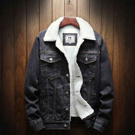 Kuschelige Winter-Jeansjacke für Herren in modernem Design, ideal für kalte Tage.
