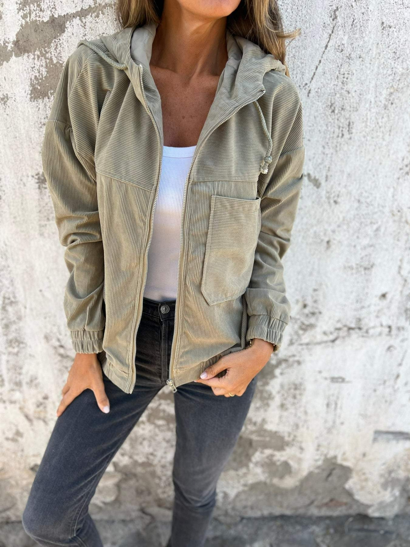Lässige Damen-Kapuzenjacke im modernen Design für Alltag und Freizeit