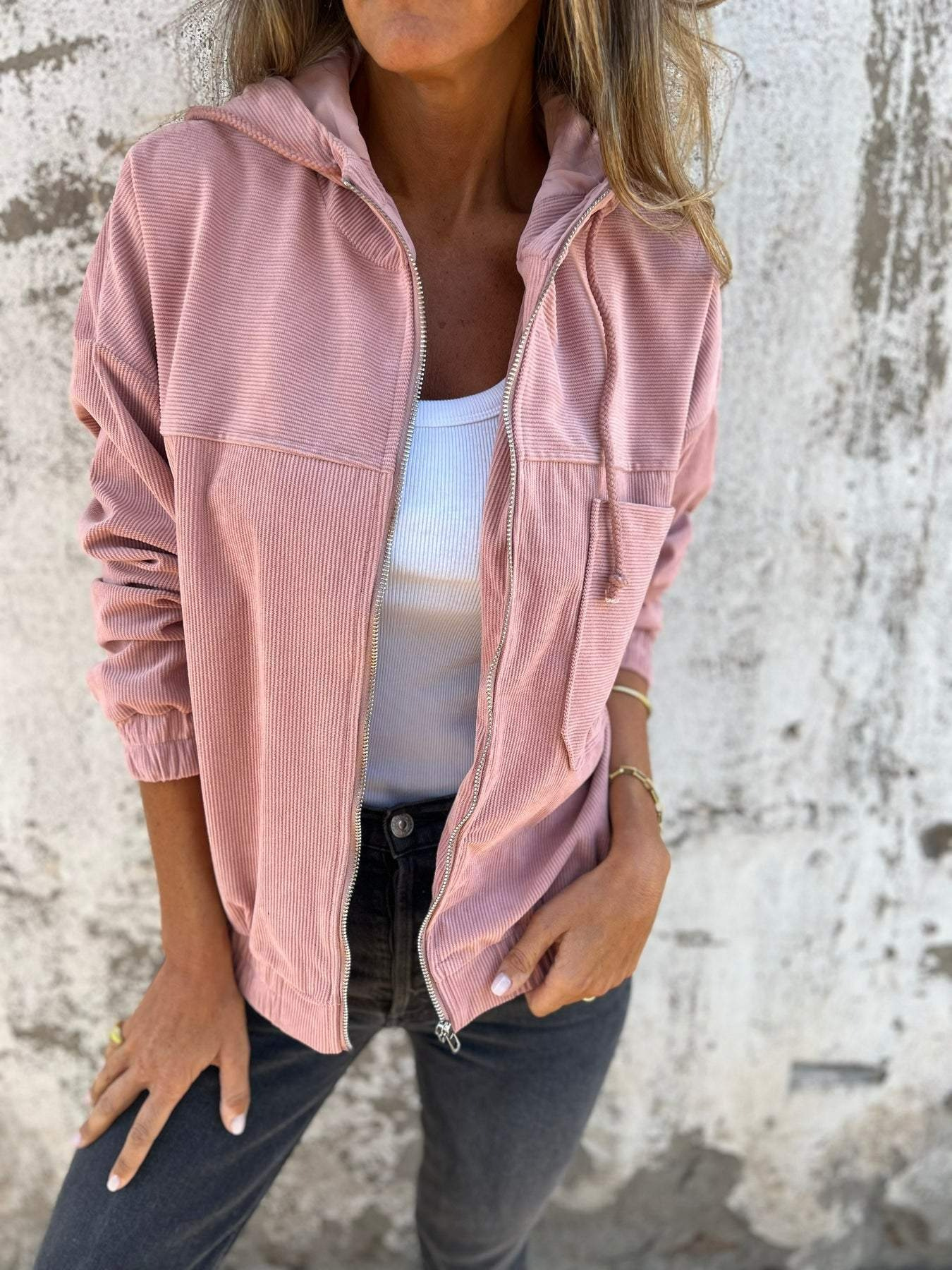 Lässige Damen-Kapuzenjacke im modernen Design für Alltag und Freizeit