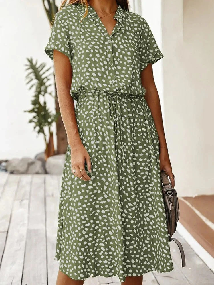 Luftiges Freizeitkleid für Damen, ideal für Sommer und Alltag.