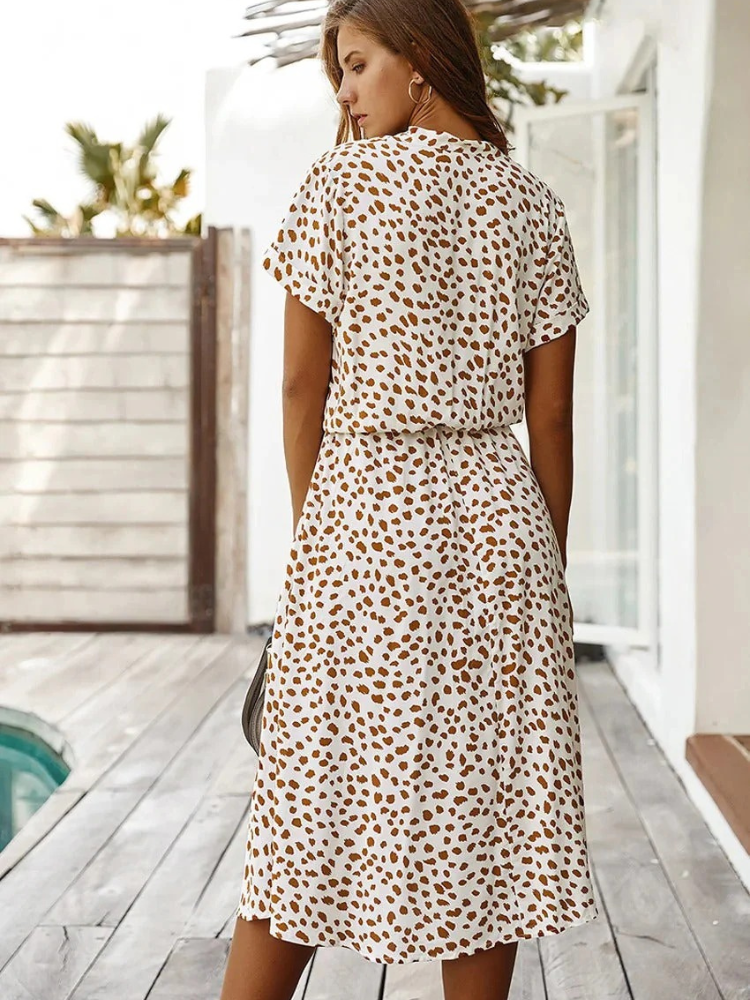 Luftiges Freizeitkleid für Damen, ideal für Sommer und Alltag.