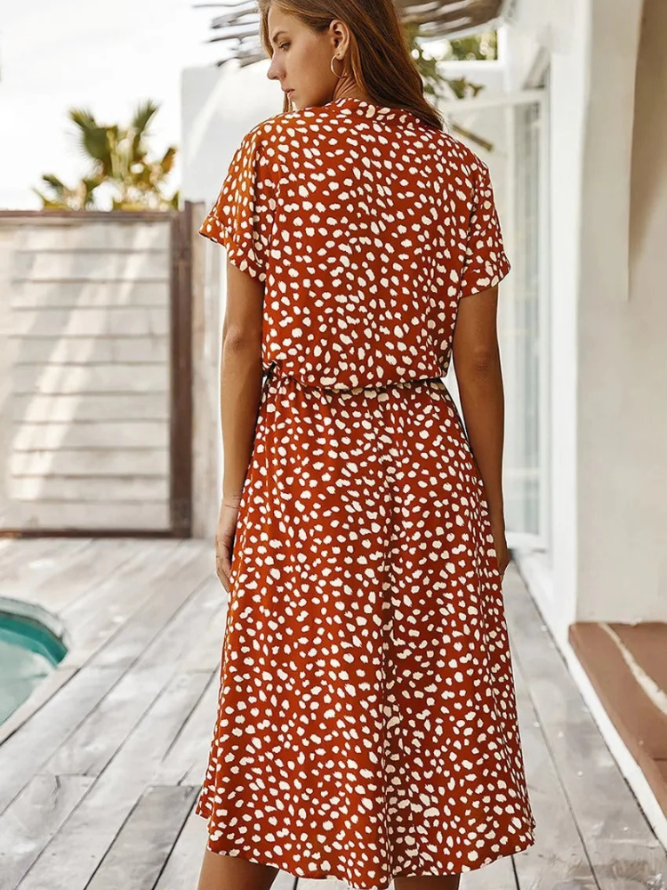 Luftiges Freizeitkleid für Damen, ideal für Sommer und Alltag.