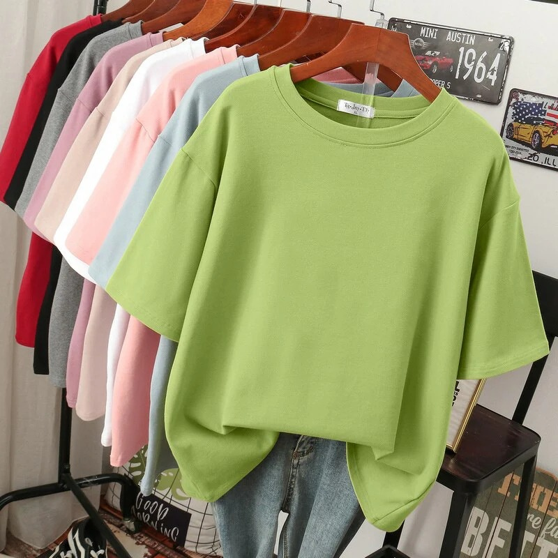  Lässiges Damen-T-Shirt in Übergröße mit lockerer Passform, ideal für entspannte Alltags-Outfits und maximalen Komfort.

