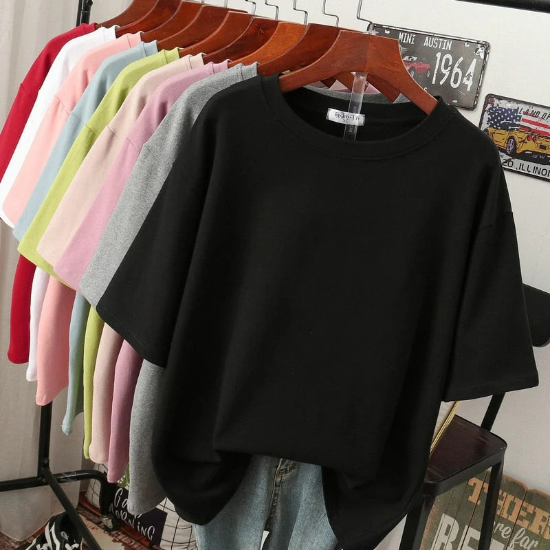  Lässiges Damen-T-Shirt in Übergröße mit lockerer Passform, ideal für entspannte Alltags-Outfits und maximalen Komfort.


