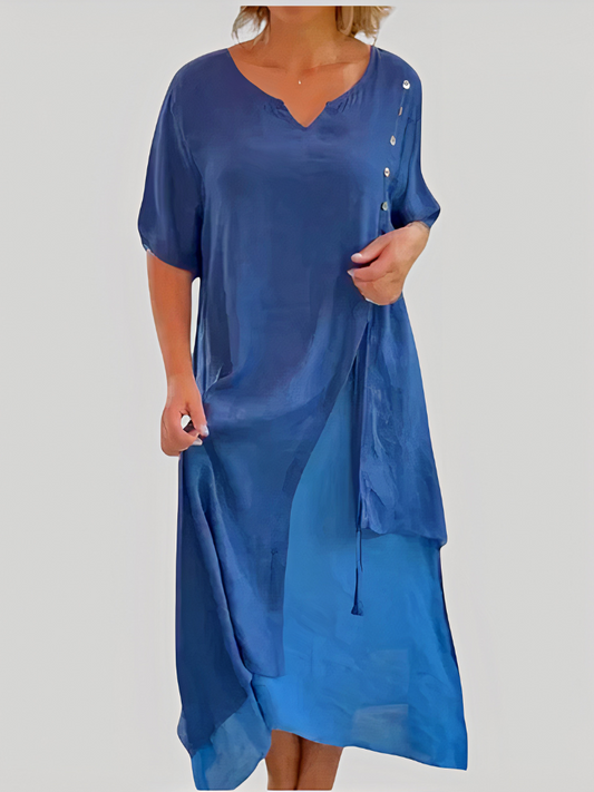 Lässiges Sommerkleid für Damen in lockerem, modernen Schnitt, ideal für warme Tage.

