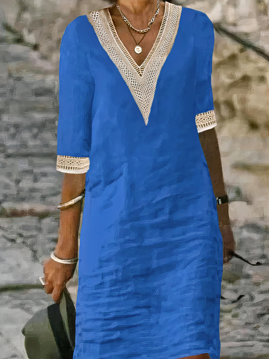  Lässiges Sommerkleid für Damen mit V-Ausschnitt und Spitzenakzent – bequem und stilvoll für warme Tage.