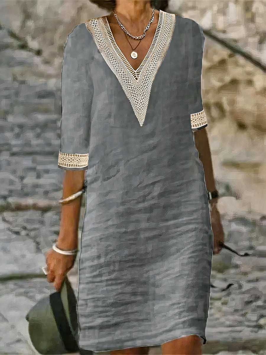 Lässiges Sommerkleid für Damen mit V-Ausschnitt und Spitzenakzent – bequem und stilvoll für warme Tage.