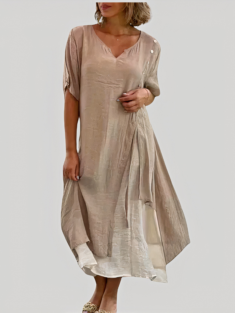 Lässiges Sommerkleid für Damen in lockerem, modernen Schnitt, ideal für warme Tage.

