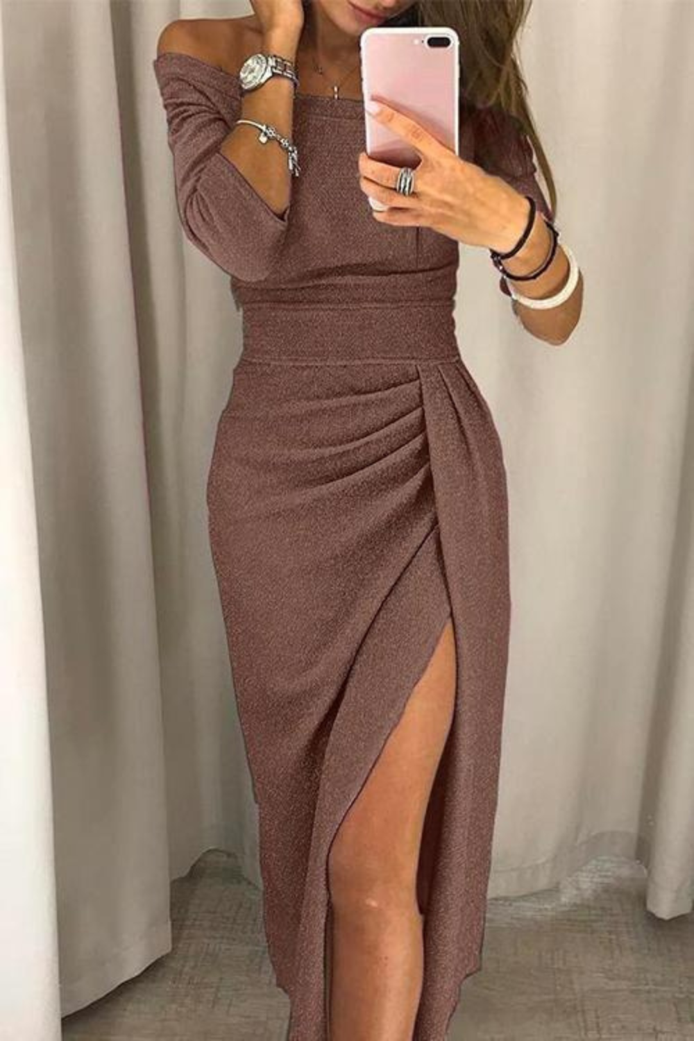  Langärmeliges Pailletten Partykleid für Damen mit funkelnden Details für glamouröse Partys