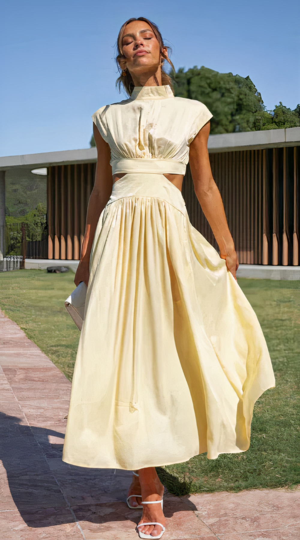 Langes Vintage-Kleid für Damen in elegantem Design, ideal für feierliche Anlässe und stilvolle Auftritte.

