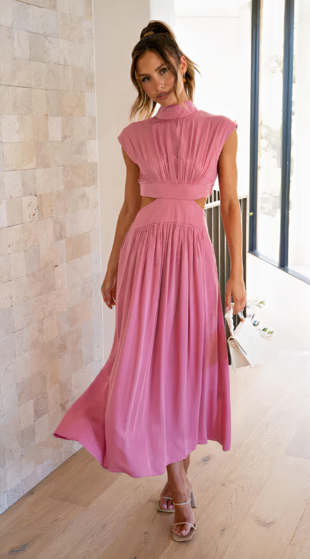 Langes Vintage-Kleid für Damen in elegantem Design, ideal für feierliche Anlässe und stilvolle Auftritte.

