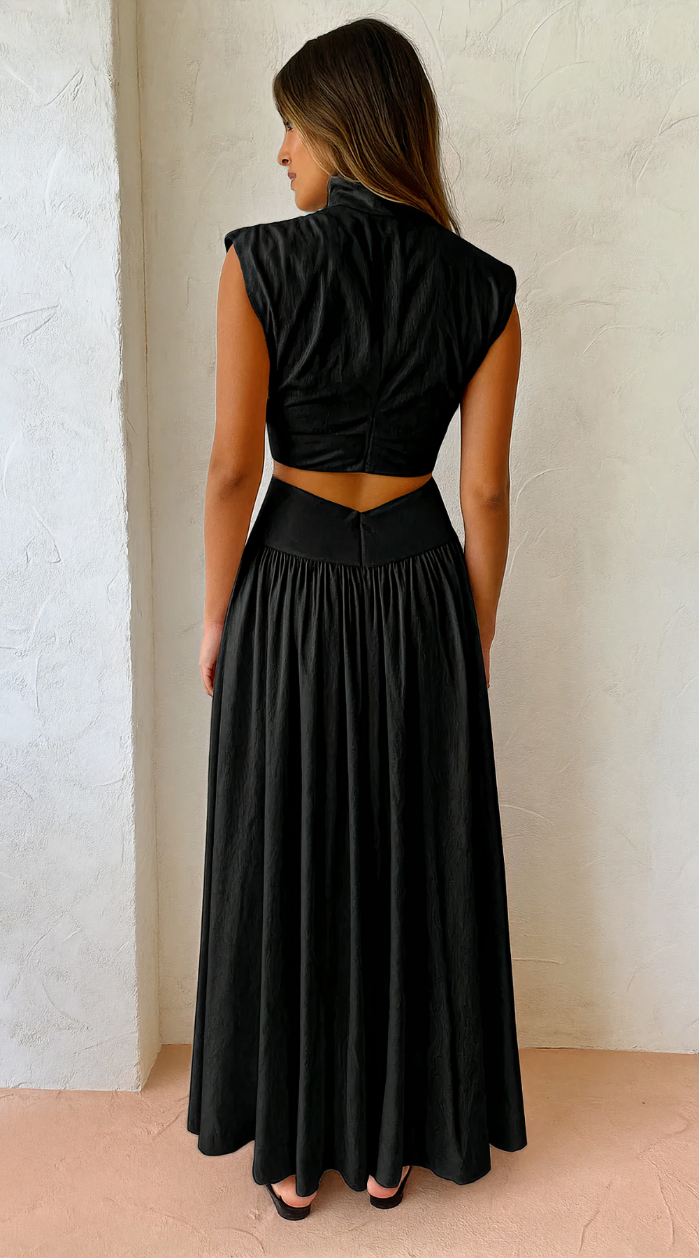Langes Vintage-Kleid für Damen in elegantem Design, ideal für feierliche Anlässe und stilvolle Auftritte.

