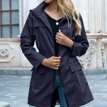 Leichte wetterfeste Jacke für Damen in modernem Design