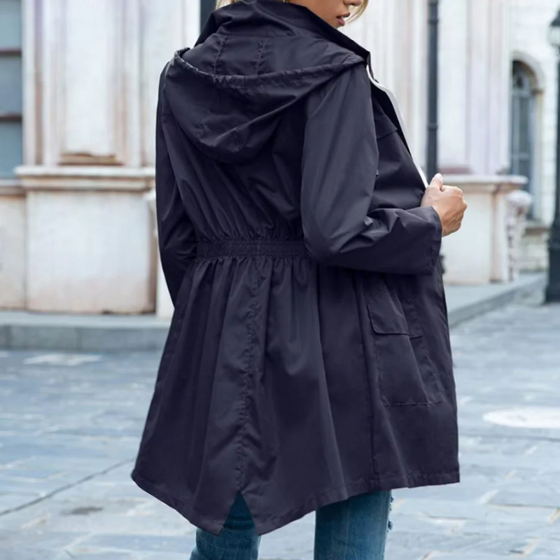 Leichte wetterfeste Jacke für Damen in modernem Design
