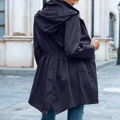 Leichte wetterfeste Jacke für Damen in modernem Design