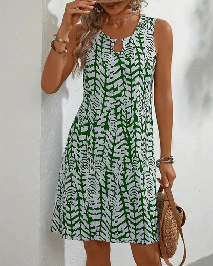 Luftiges ärmelloses Sommerkleid für Damen mit bequemem Schnitt und sommerlichem Design