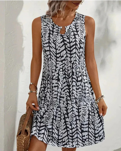 Luftiges ärmelloses Sommerkleid für Damen mit bequemem Schnitt und sommerlichem Design