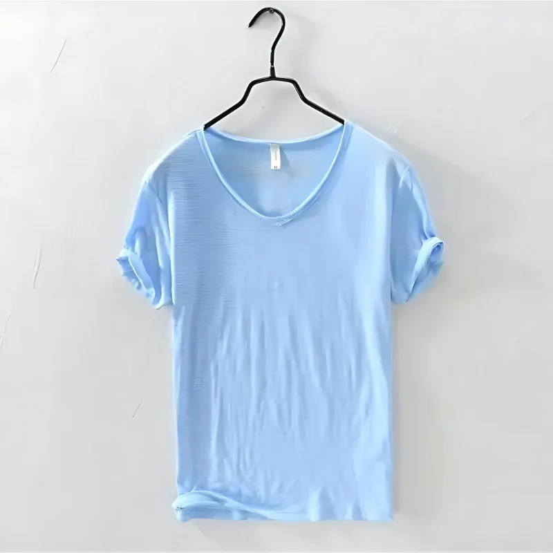 Luftiges Herren-T-Shirt mit V-Ausschnitt für einen stilvollen, entspannten Look.