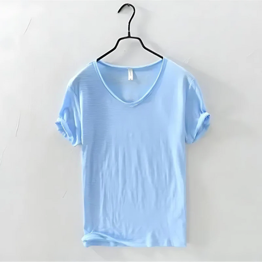 Luftiges Herren-T-Shirt mit V-Ausschnitt für einen stilvollen, entspannten Look.