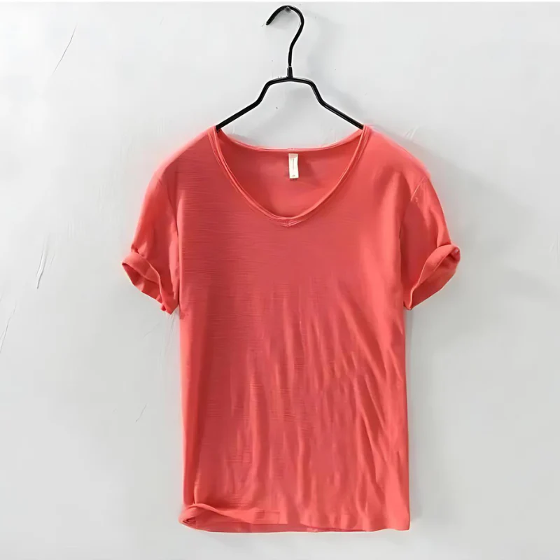 Luftiges Herren-T-Shirt mit V-Ausschnitt für einen stilvollen, entspannten Look.