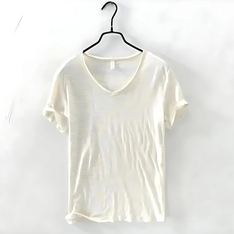 Luftiges Herren-T-Shirt mit V-Ausschnitt für einen stilvollen, entspannten Look.