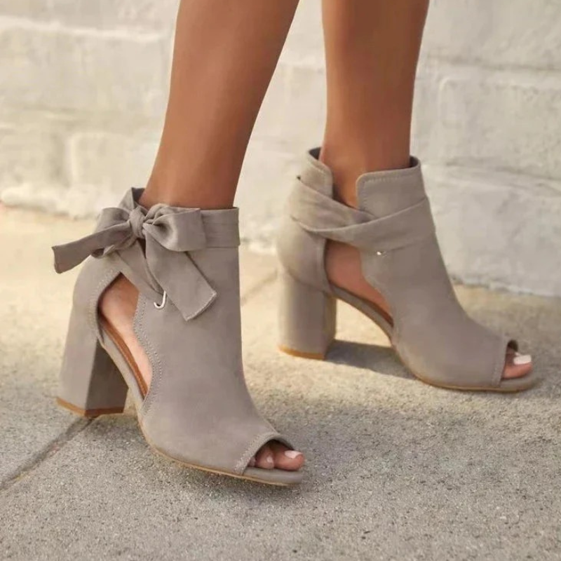 Moderne Damenstiefel mit Absatz und klassischem Design für vielseitige Outfits
