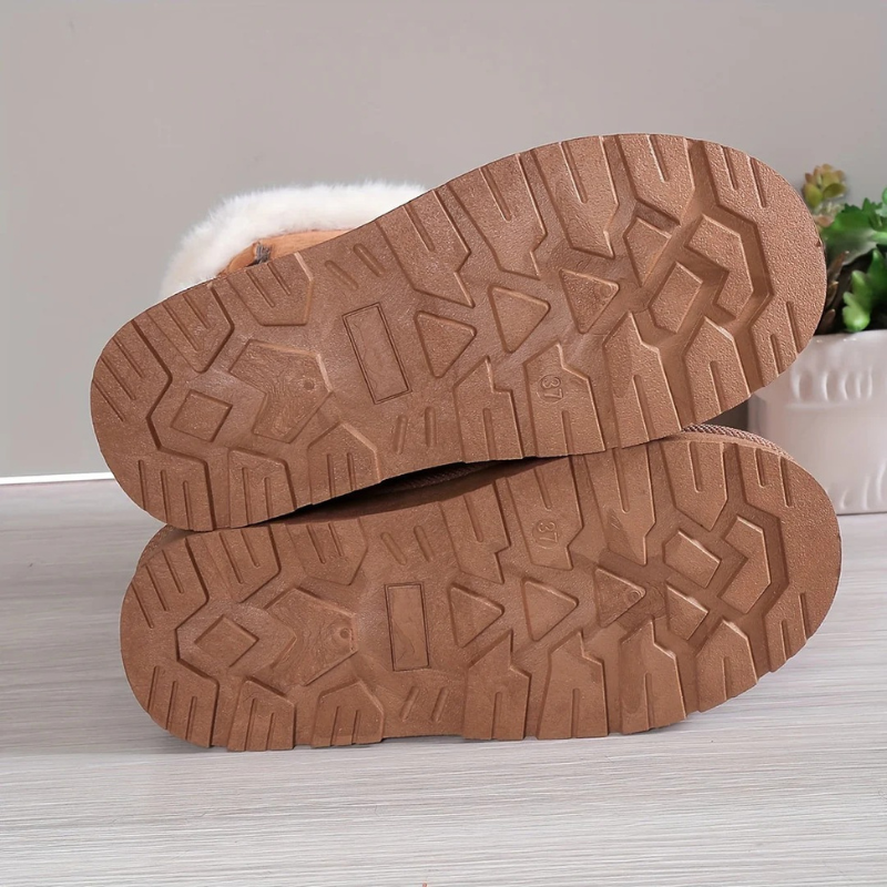 Moderne und stilvolle Stiefel für Damen in elegantem Design, ideal für Alltag und besondere Anlässe.