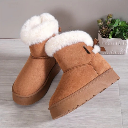 Moderne und stilvolle Stiefel für Damen in elegantem Design, ideal für Alltag und besondere Anlässe.