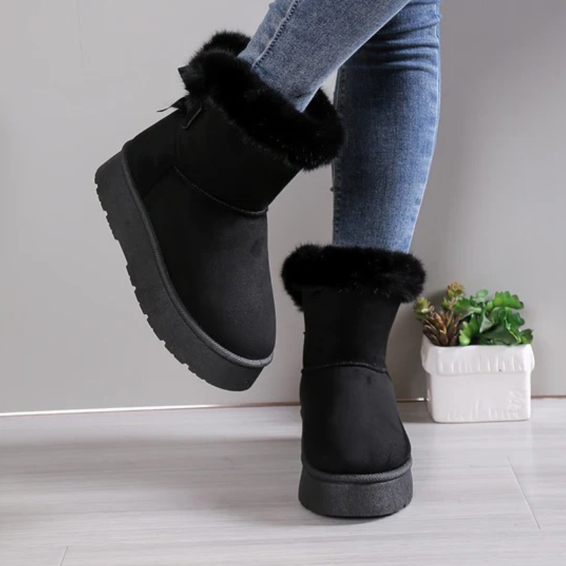 Moderne und stilvolle Stiefel für Damen in elegantem Design, ideal für Alltag und besondere Anlässe.