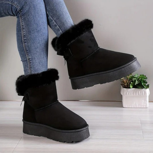 Moderne und stilvolle Stiefel für Damen in elegantem Design, ideal für Alltag und besondere Anlässe.