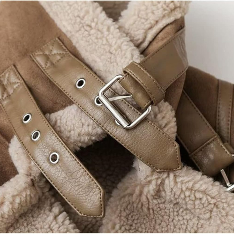 Moderne warme Bikerjacke für Damen in stilvollem Design