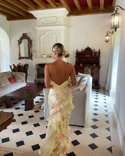 Modernes gerafftes Sommerkleid für Damen – luftiges Maxikleid für stilvolle Sommertage.