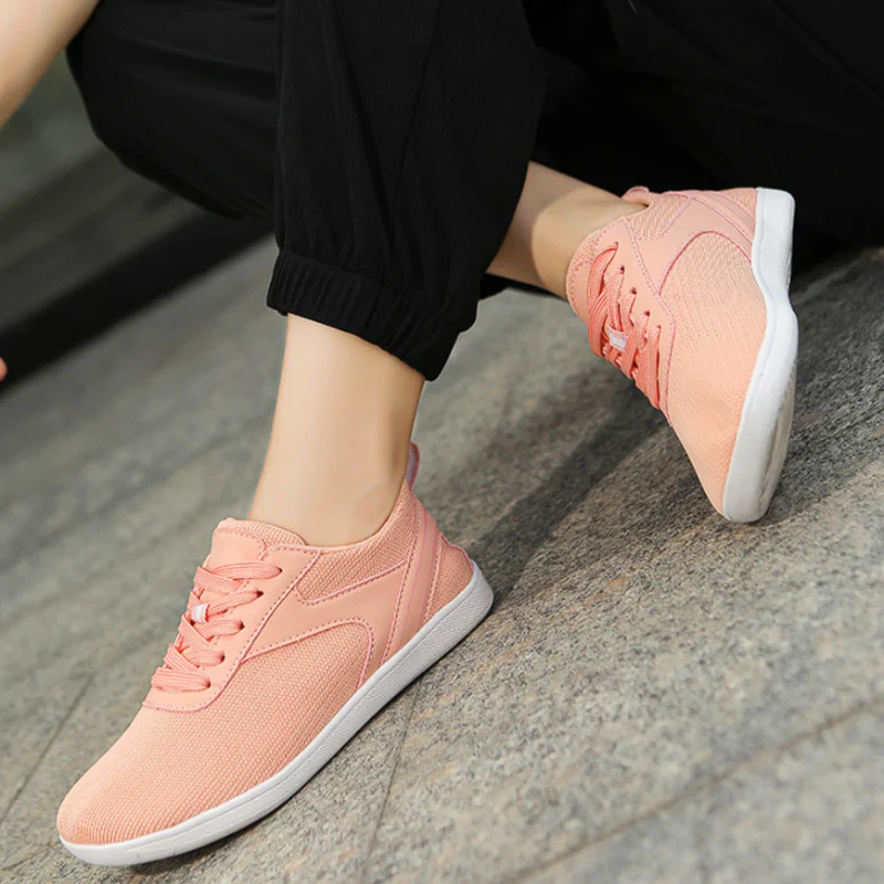 Modische bequeme Herren-Turnschuhe in modernem Design für Alltag und Freizeit.

