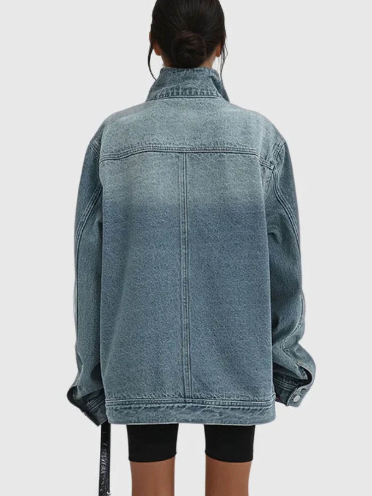 Modische Designer-Jeansjacke für Damen in modernem Look