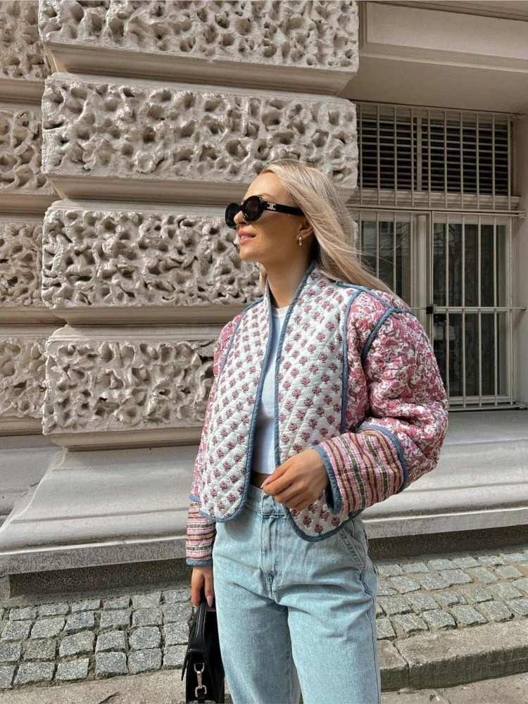 Modische Wendejacke für Damen, stilvoll und vielseitig für Alltag und Freizeit.