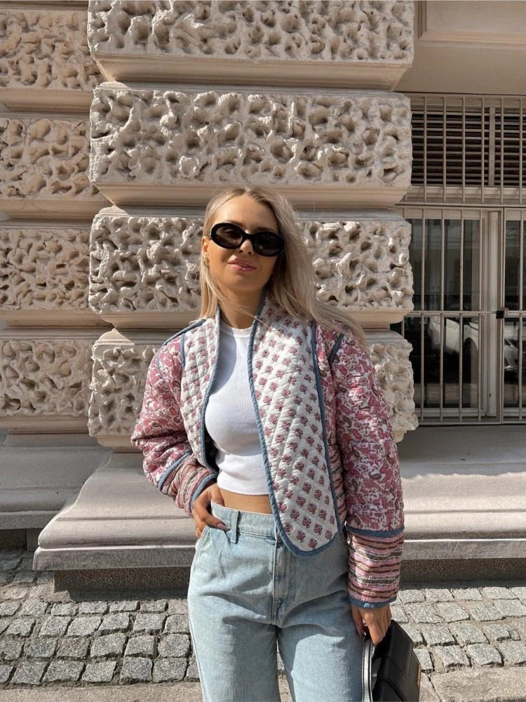Modische Wendejacke für Damen, stilvoll und vielseitig für Alltag und Freizeit.