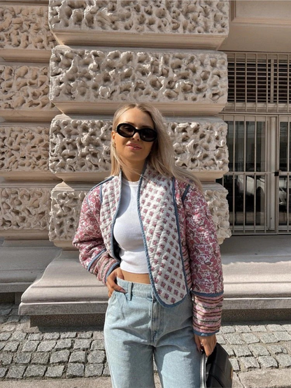 Modische Wendejacke für Damen, stilvoll und vielseitig für Alltag und Freizeit.