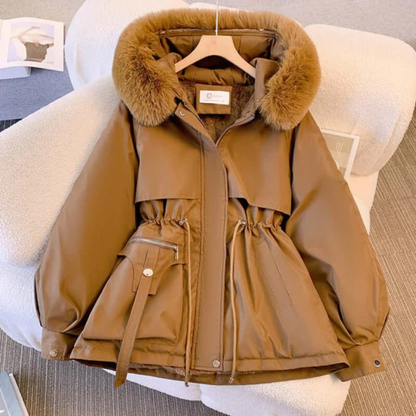 Modische Winterjacke mit Kapuze für Damen in stilvollem Design, ideal für kalte Tage