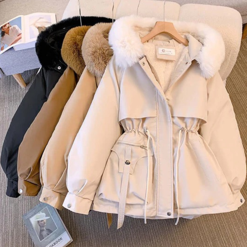 Modische Winterjacke mit Kapuze für Damen in stilvollem Design, ideal für kalte Tage