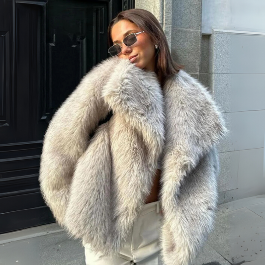 Schöne Winterjacke für Damen in elegantem und wärmendem Design
