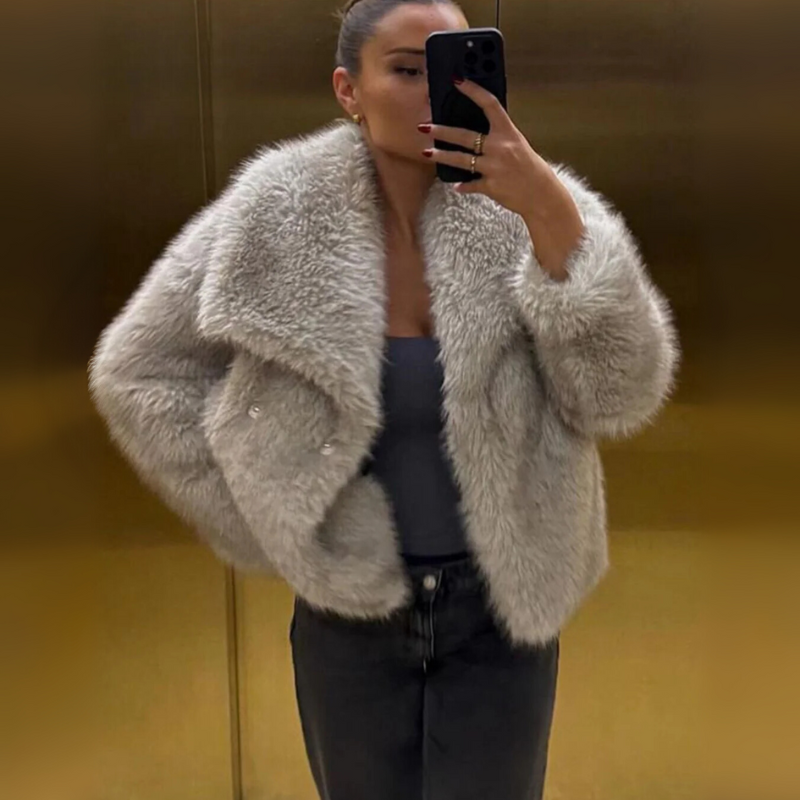 Schöne Winterjacke für Damen in elegantem und wärmendem Design