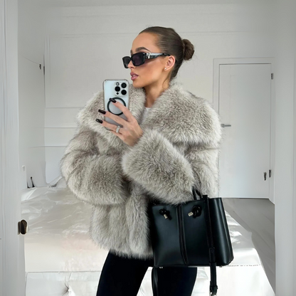 Schöne Winterjacke für Damen in elegantem und wärmendem Design