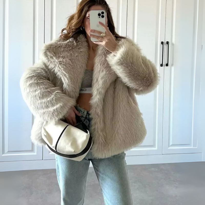 Schöne Winterjacke für Damen in elegantem und wärmendem Design