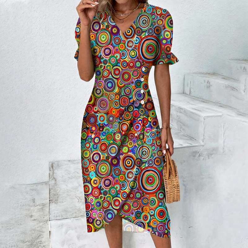 Schönes lässiges Sommerkleid für Damen in lockerem, sommerlichem Design