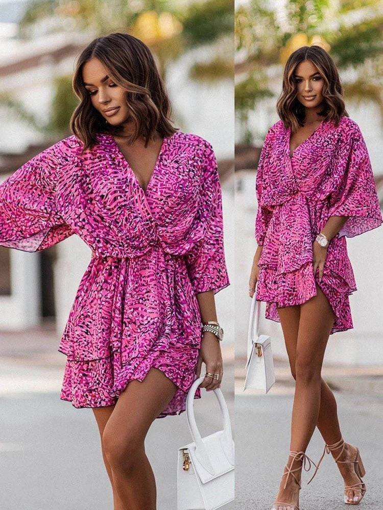 Schönes Sommerkleid für Damen mit luftiger Passform und zeitlosem Design