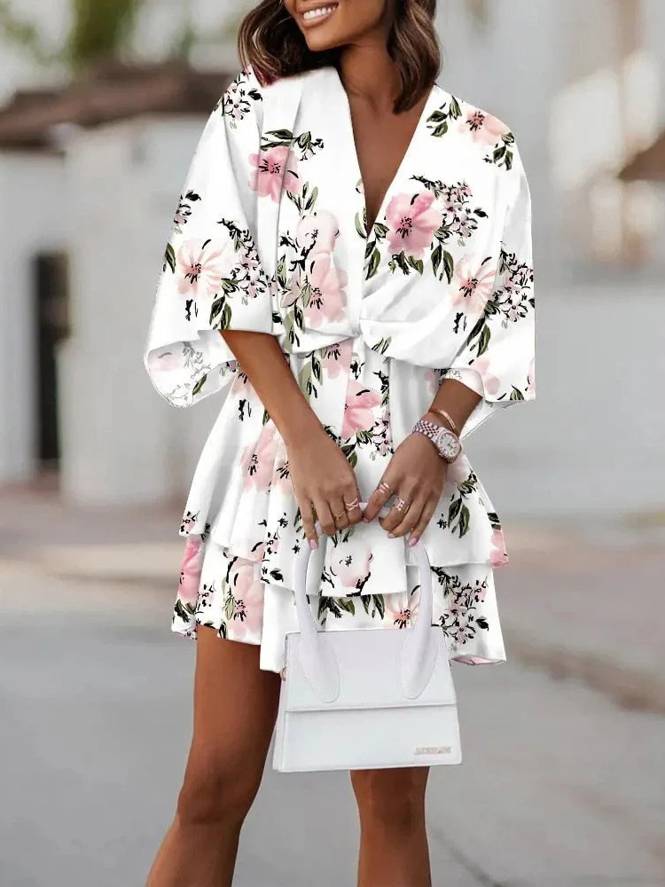 Schönes Sommerkleid für Damen mit luftiger Passform und zeitlosem Design