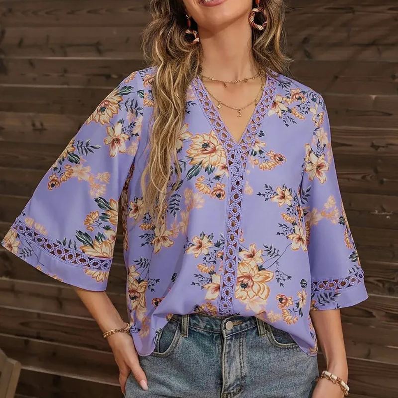  Sommerbluse mit Blumenmuster für Damen in lockerer Passform für warme Tage.