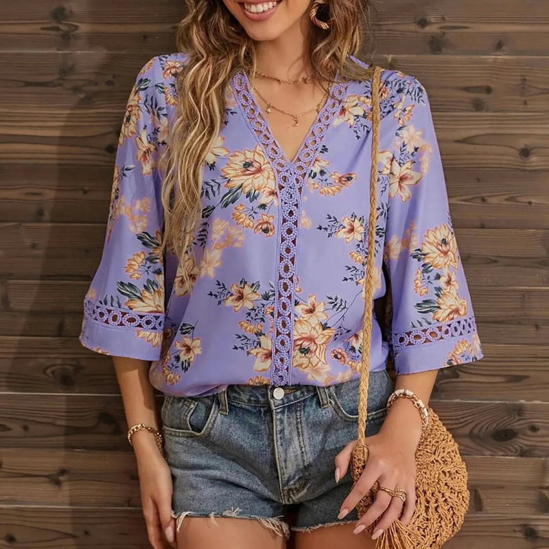 Sommerbluse mit Blumenmuster für Damen in lockerer Passform für warme Tage.