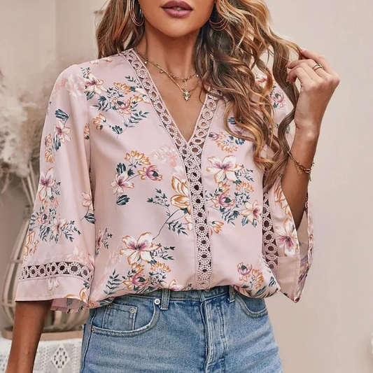  Sommerbluse mit Blumenmuster für Damen in lockerer Passform für warme Tage.