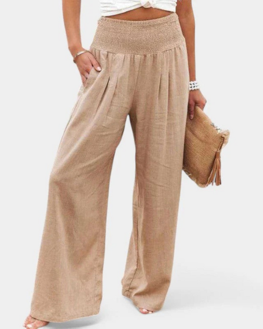 Sommerhose mit hoher Taille für Damen in modernem Schnitt, ideal für warme Tage und vielseitige Sommer-Outfits.

